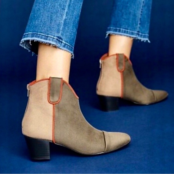 Anthropologie Shoes - ANTHROPOLOGIE Vanessa Wu Colorblock Western Boots Size 38 Suede Beige